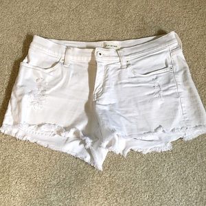 Lila Ryan White Jean shorts. Size 29.